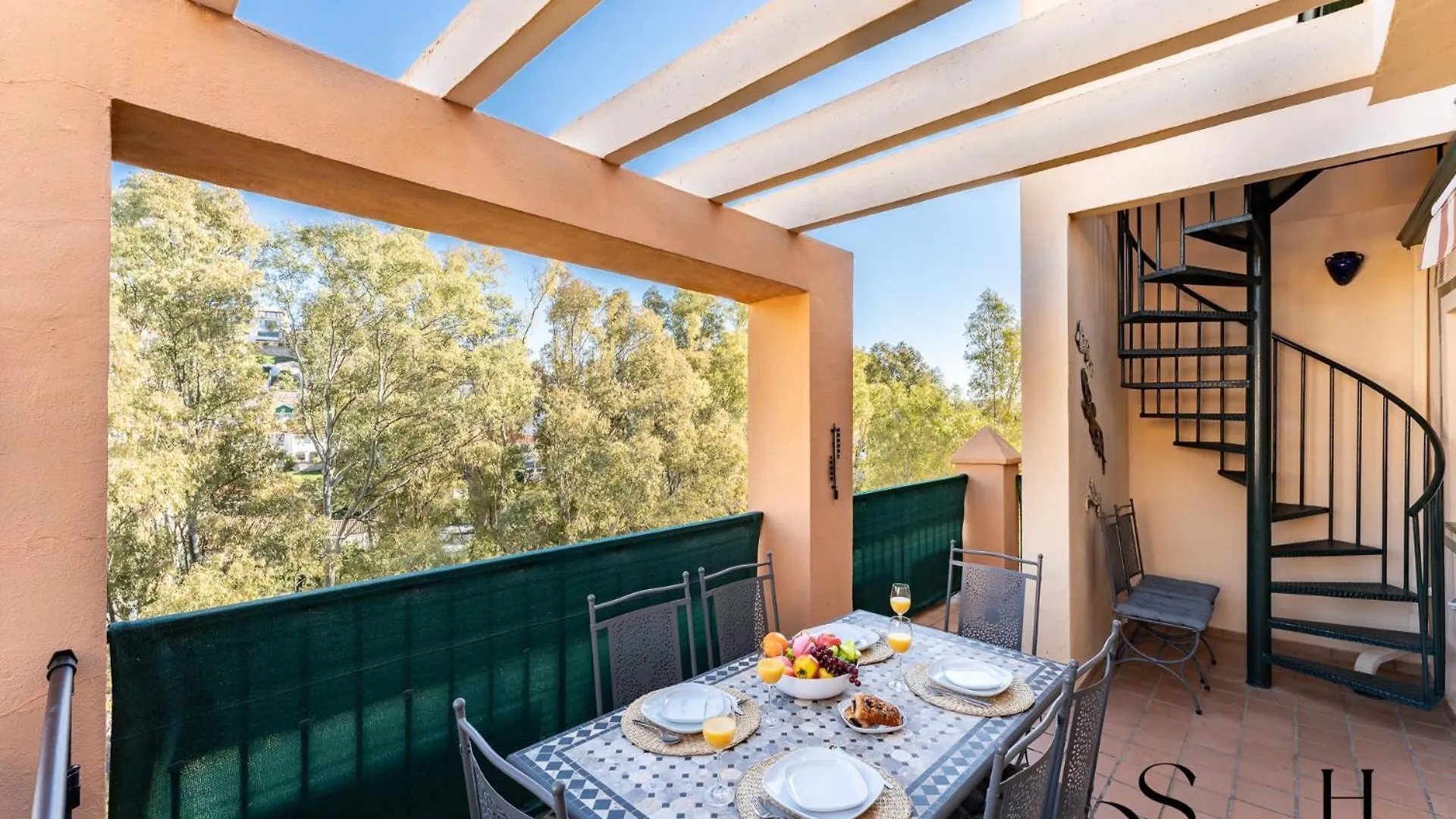 Apartment Mountain Views, Pool & Rooftop, Cozy 2Br For 6 Fuengirola