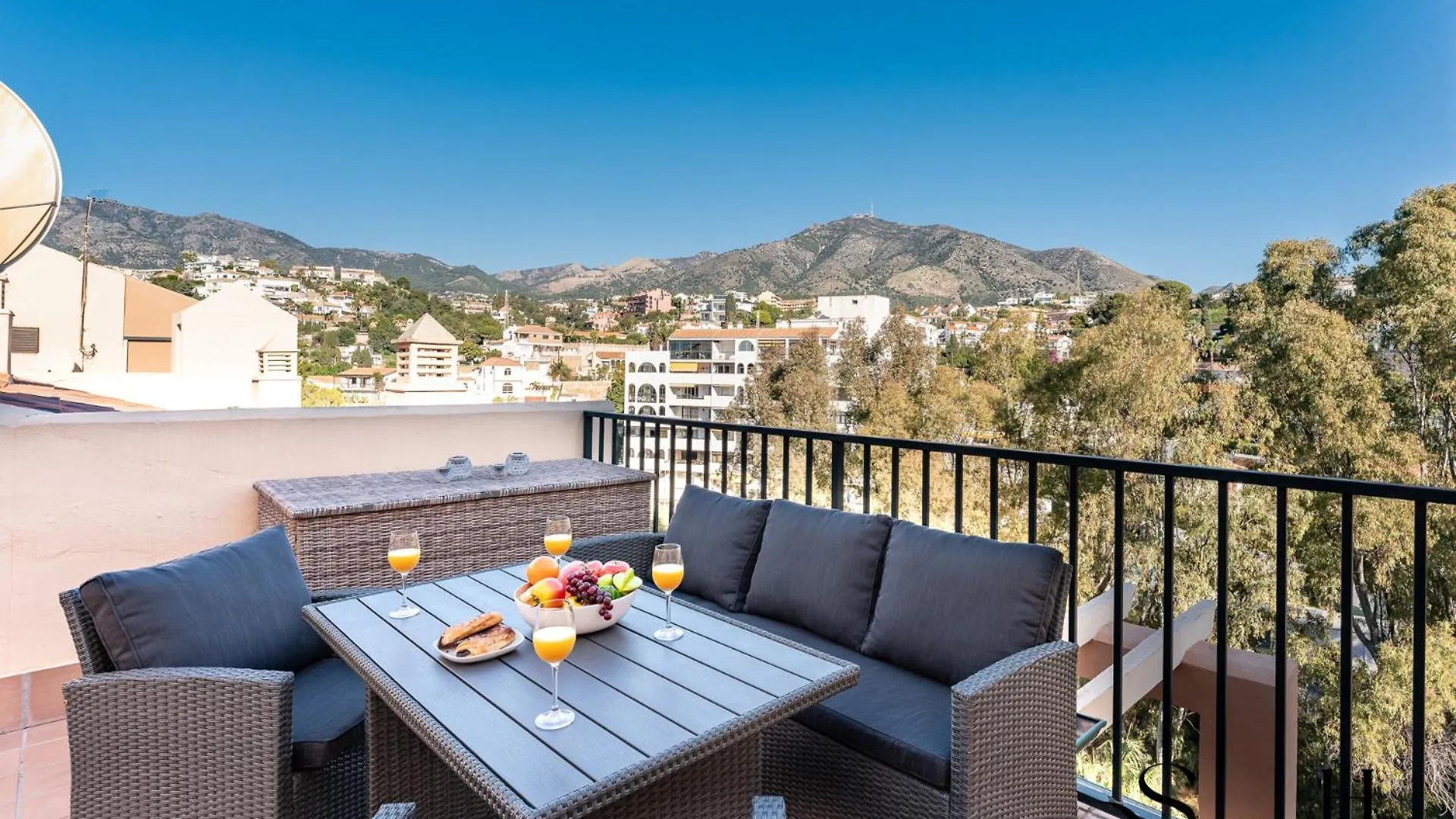 Mountain Views, Pool & Rooftop, Cozy 2Br For 6 Fuengirola