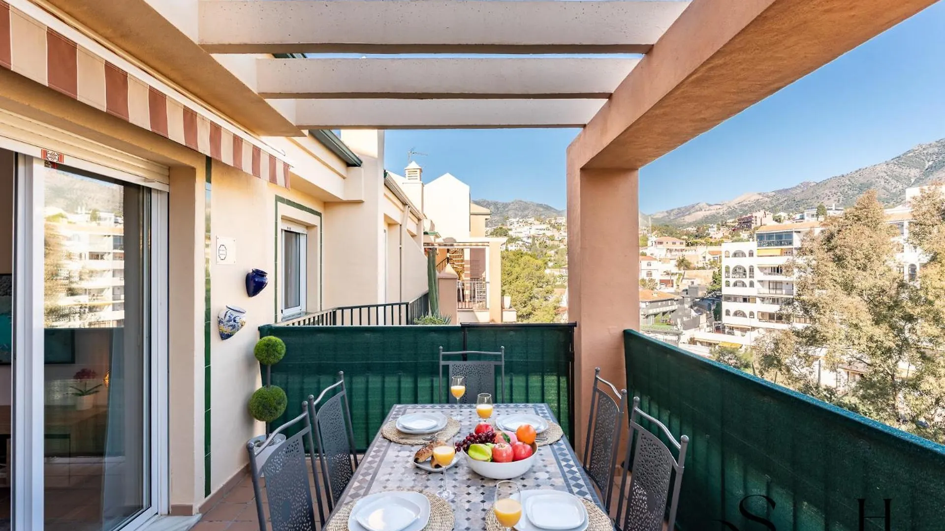Mountain Views, Pool & Rooftop, Cozy 2Br For 6 Fuengirola 0*,  Spain